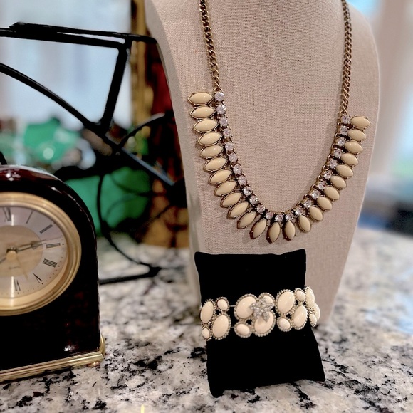 N321 VINTAGE 90s J. Crew Rich Ivory Statement Necklace 18" w/ ext AND BRACELET - Picture 1 of 6